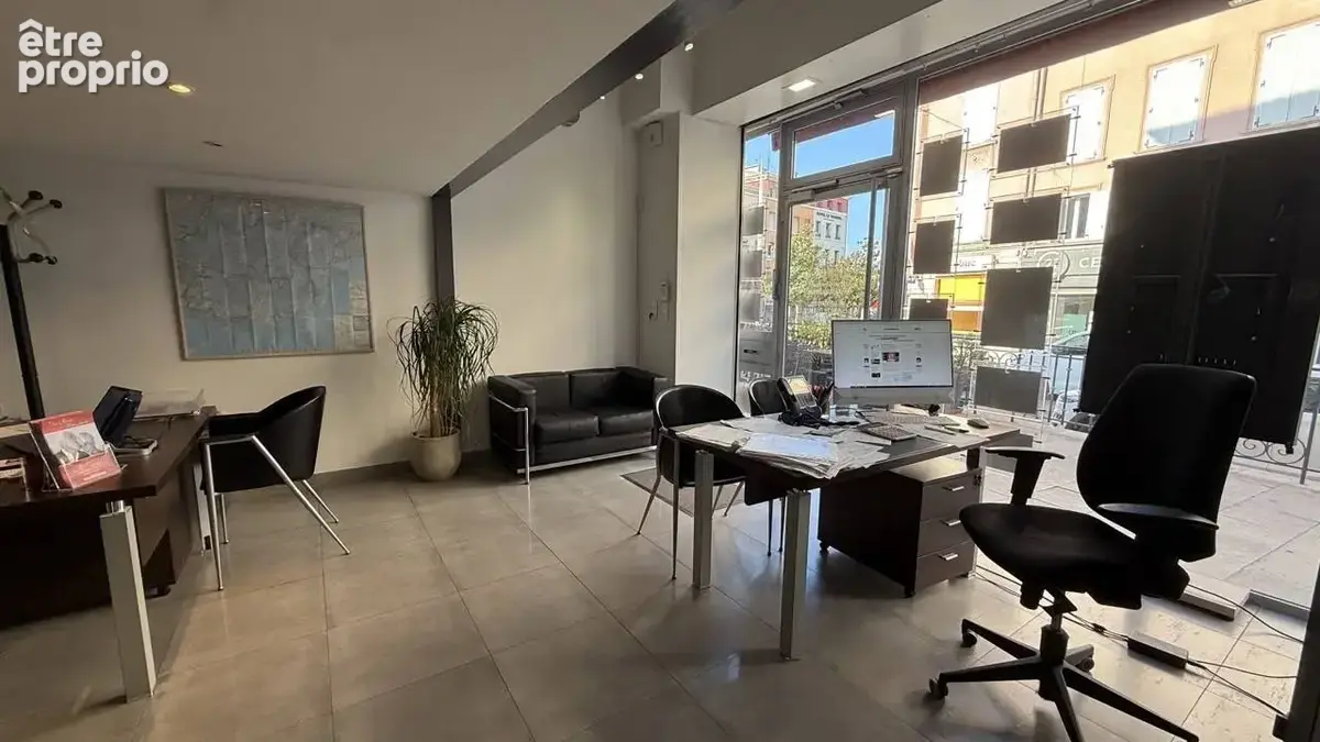 Vente Murs commerciaux Libre 93m² - Coeur de St Raphaël - 100m du Port - photo 11