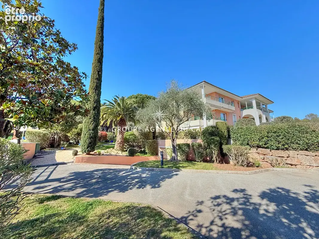 Saint raphael les golfs appartement 4 pieces dernier etage avec garage - photo 2
