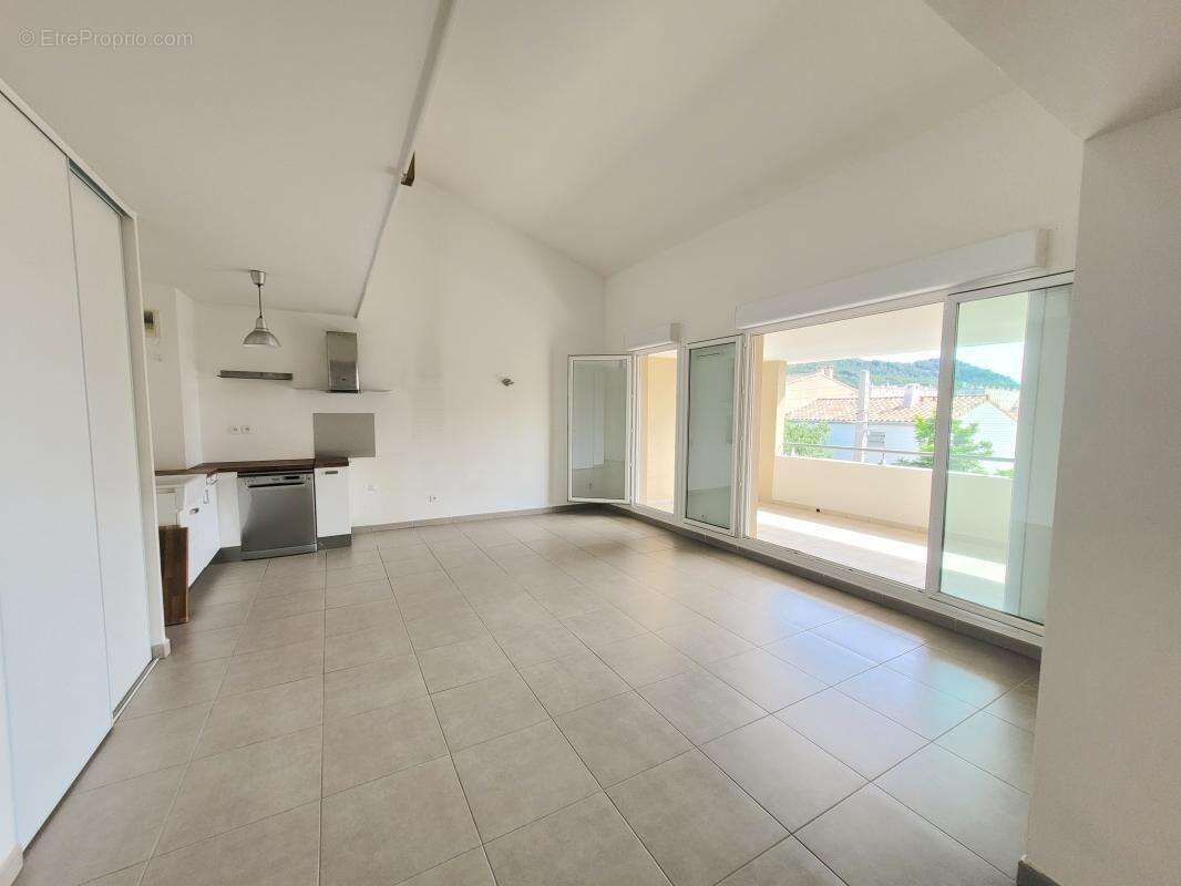 Appartement à MARSEILLE-8E