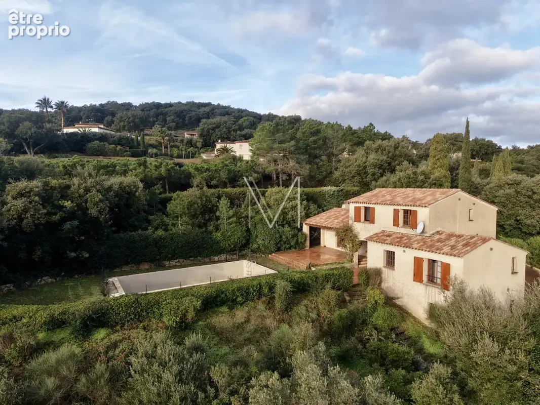 Retour a la vente /  vue mer domaine de beauvallon a grimaud maison a renover - photo 11
