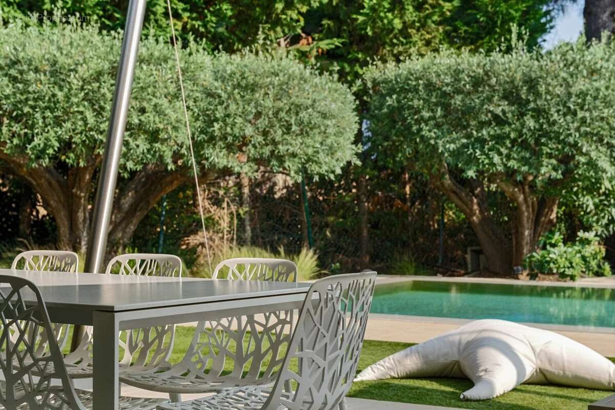 À quelques pas des plages de Pampelonne : villa contemporaine au cœur de Ramatuelle - photo 11