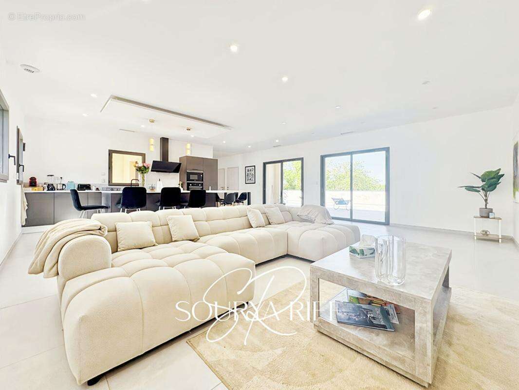 Villa 4 chambres, climatisation, piscine, sous-sol - photo 2