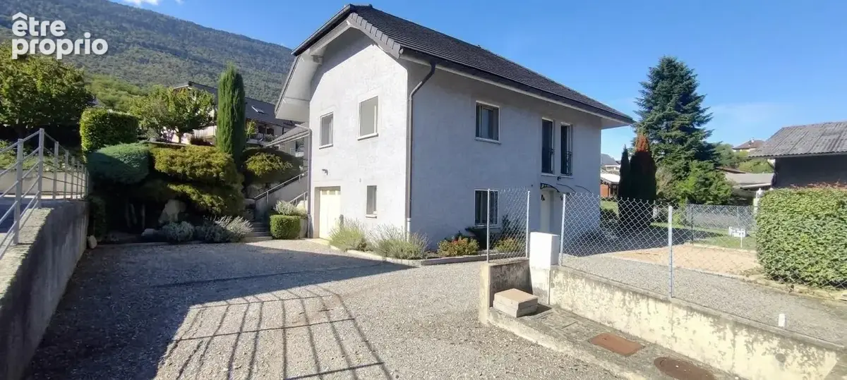 Maison contemporaine de 2010 de 180 m2 habitables dont 2 studios indépendants - photo 2