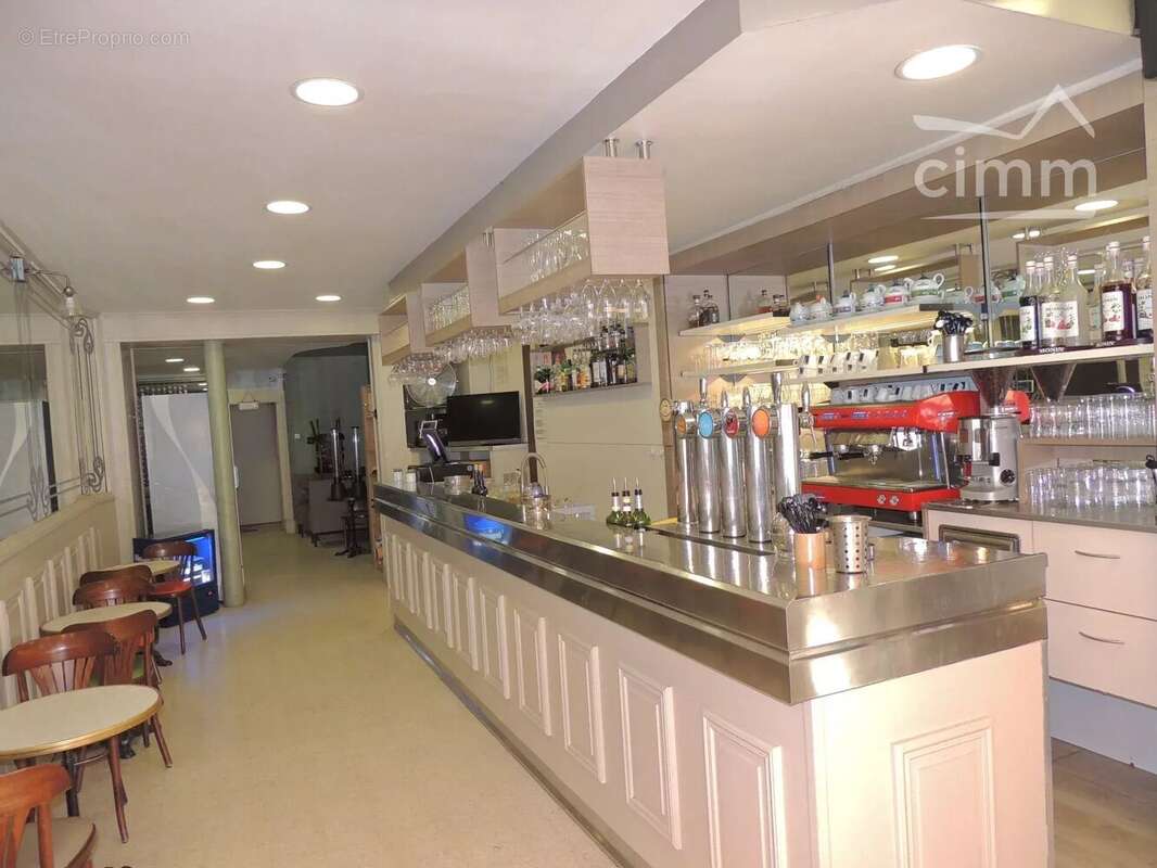 Commerce à LES VANS