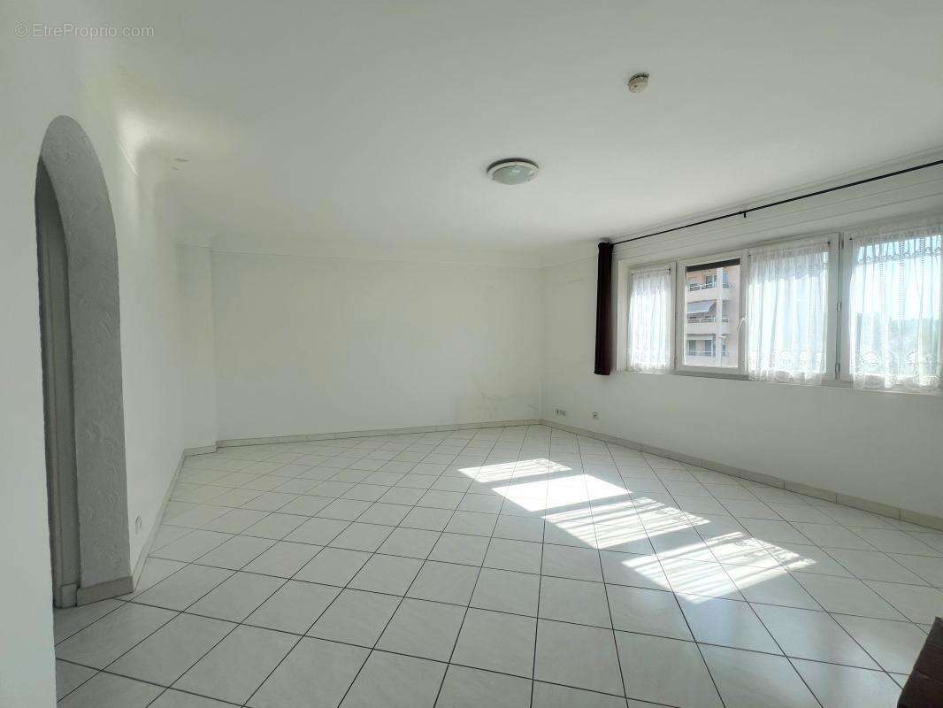 Appartement 3p traversant avec cave le cannet - photo 2