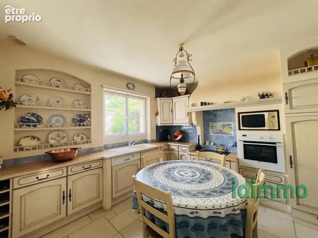 Superbe villa bourgeoise de style rethais de 180 m2 sur un terrain clos et arbore de 1122 m2. a 15 mn de la - photo 17