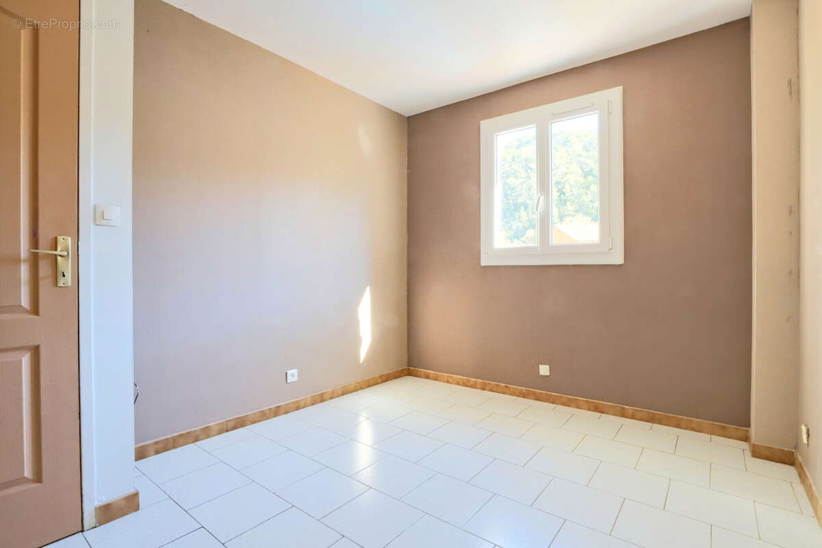 Maison à SOLLIES-TOUCAS