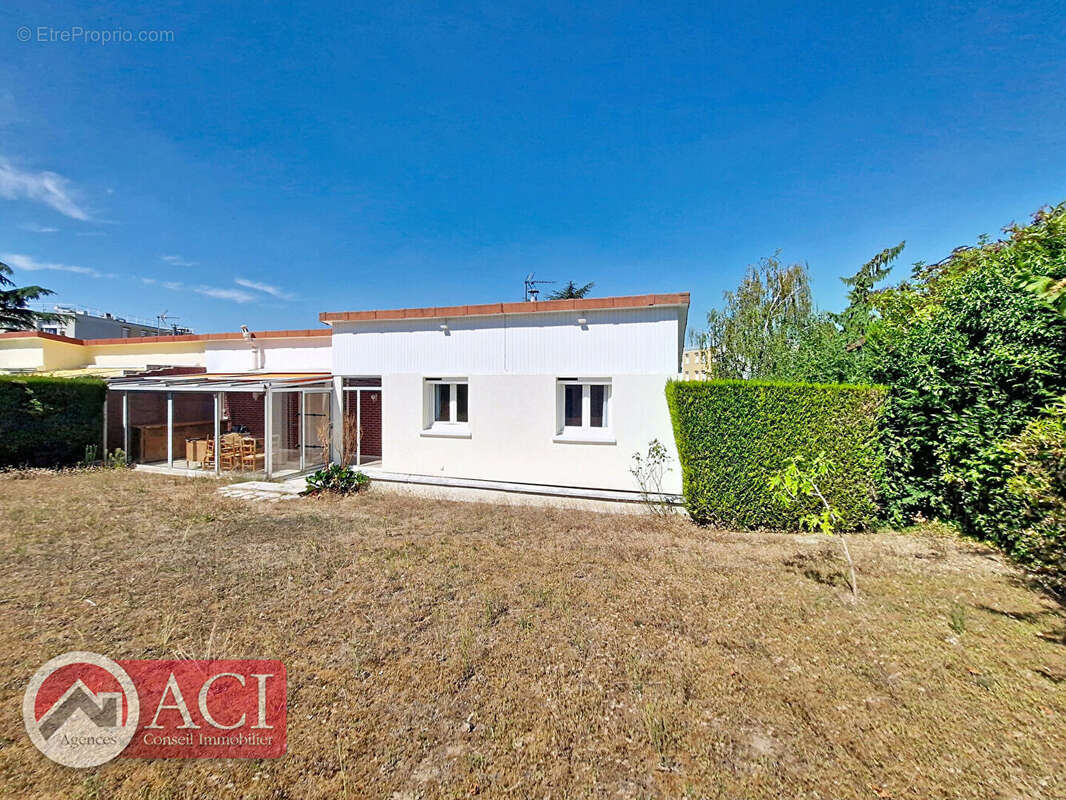 Commerces, gare et ecoles sur place - photo 10
