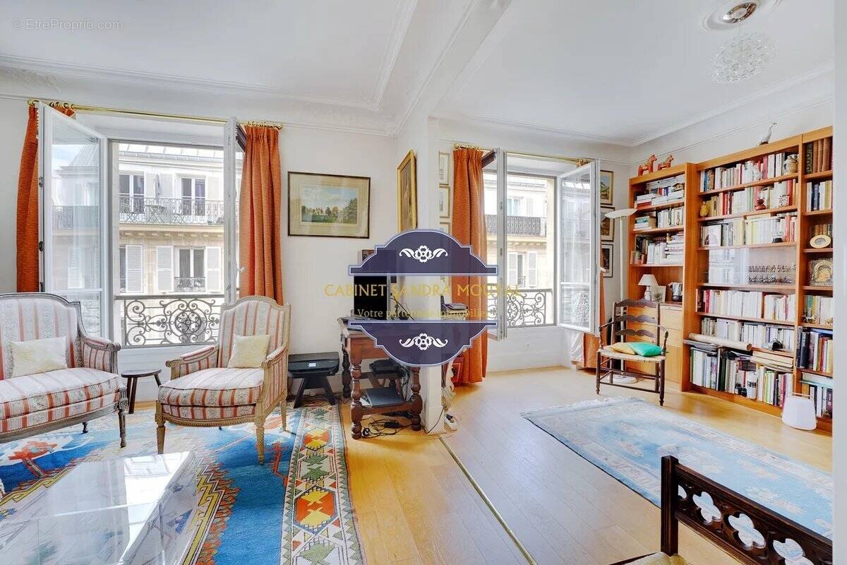 Appartement à PARIS-17E