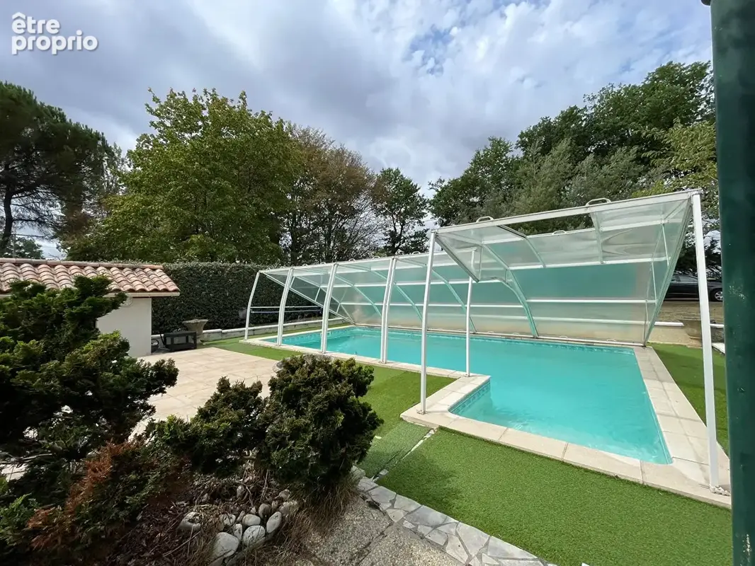 LOUPES - Maison de 108m² de plain-pied avec piscine, garage et terrain d'environ 2 100m² - photo 3