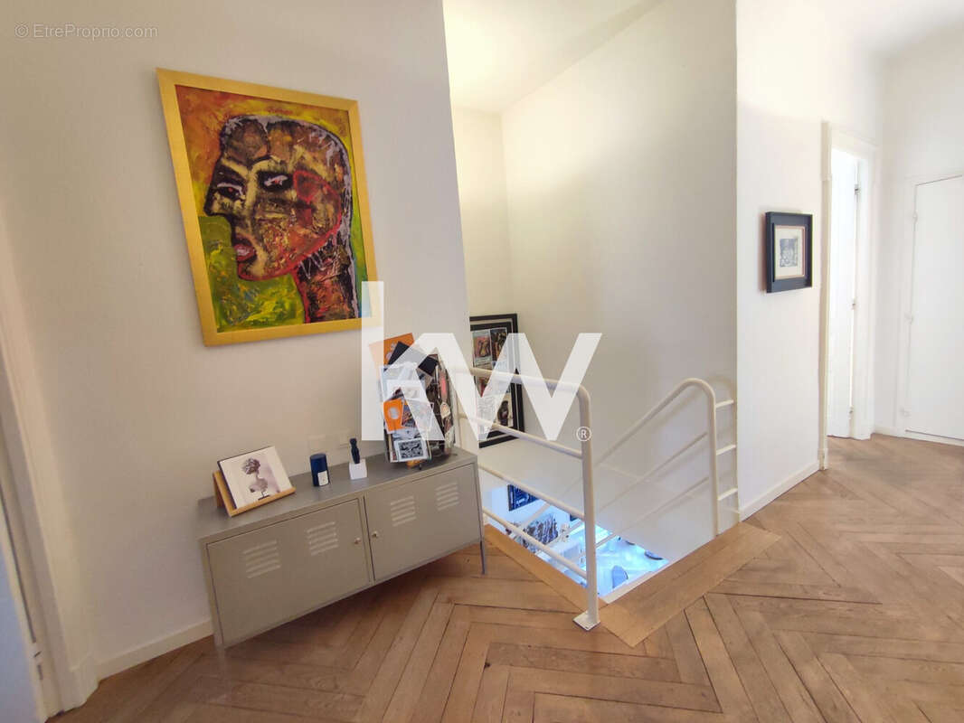 Appartement 215 m² à Saint-Etienne  - photo 8