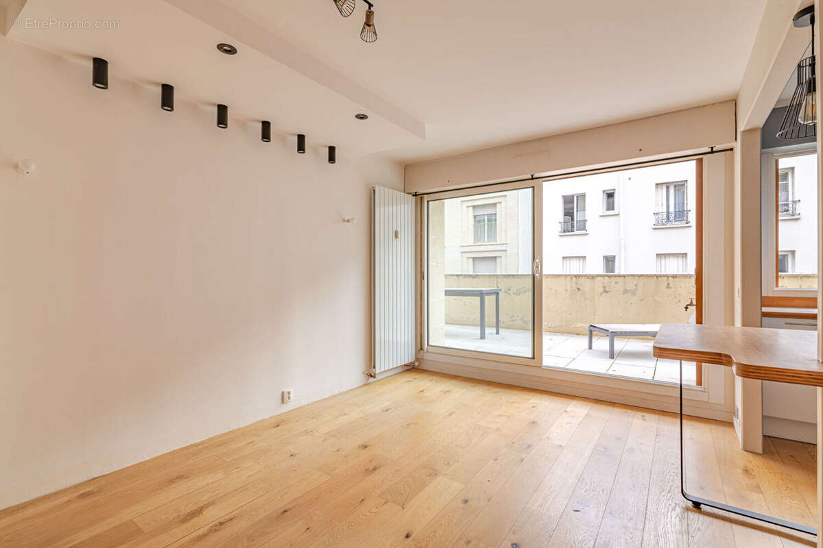 Appartement à PARIS-15E