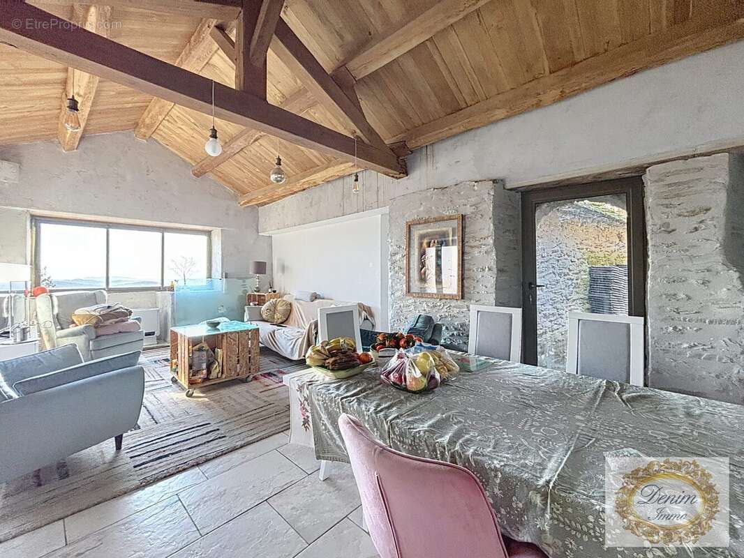 Maison à LE COLLET-DE-DEZE