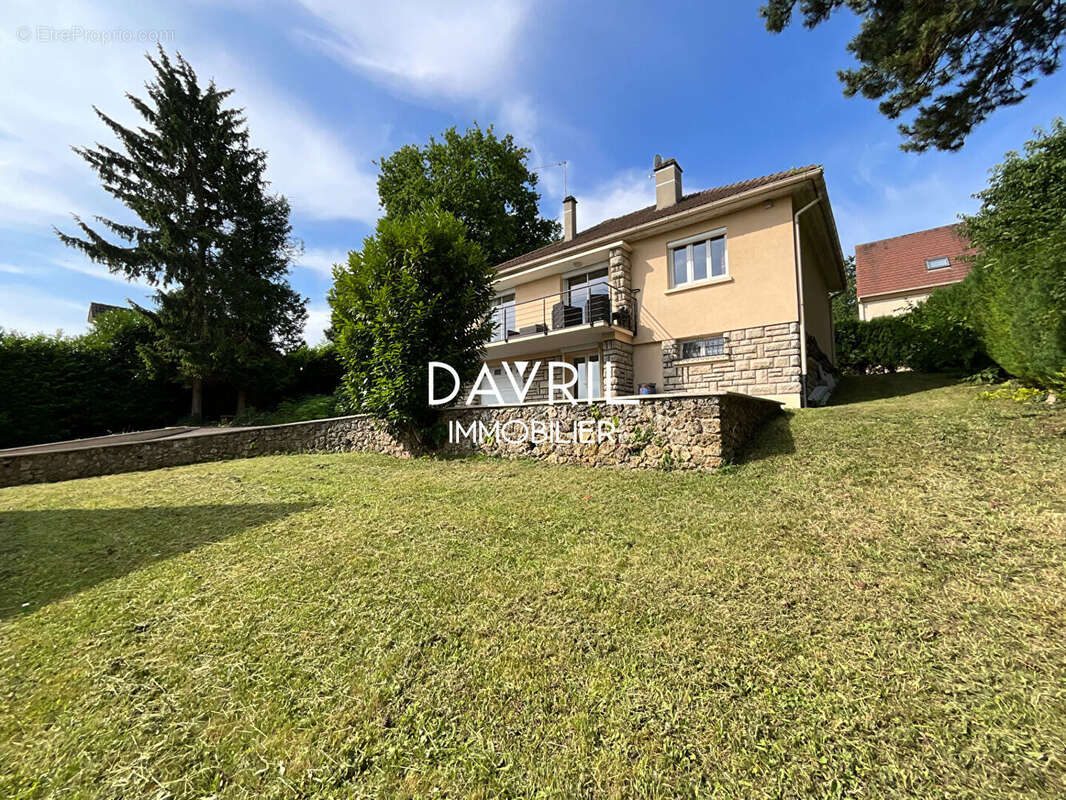 Maison à JOUY-LE-MOUTIER