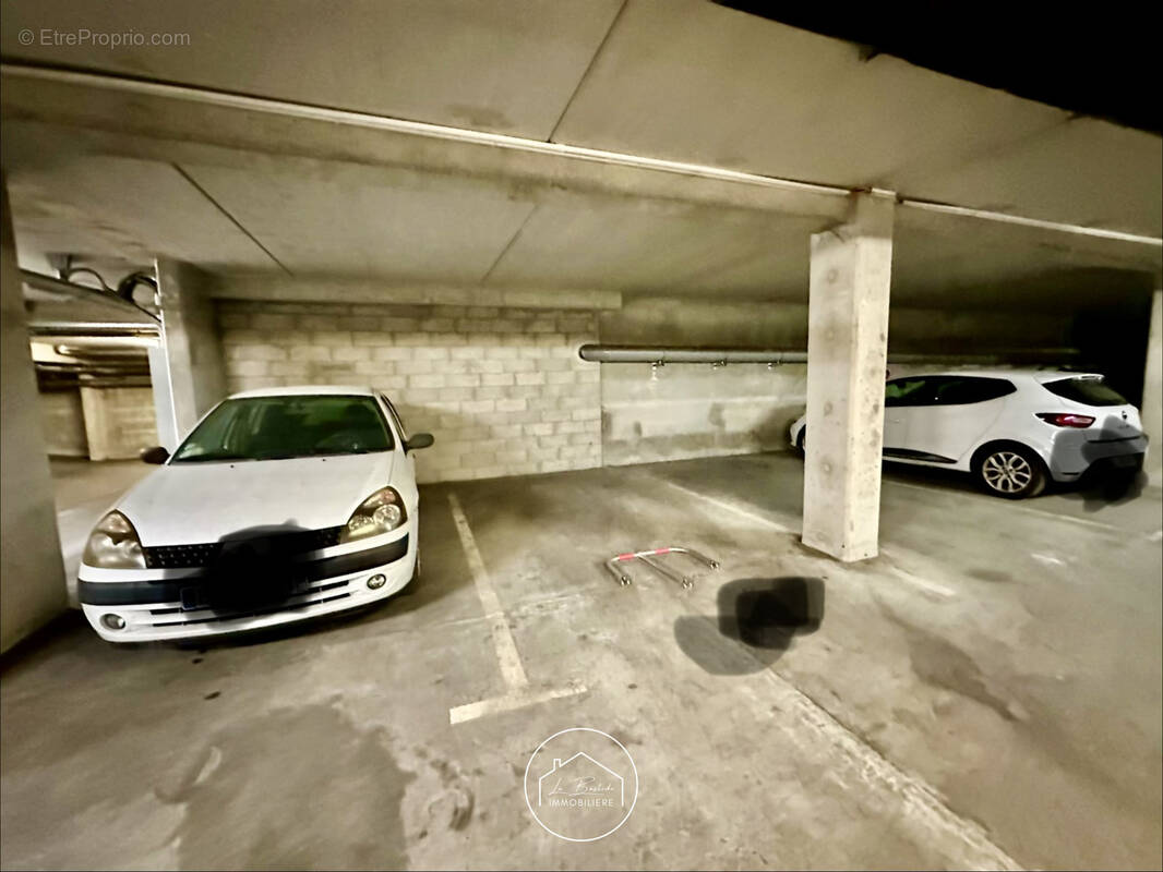 Parking à MARSEILLE-4E