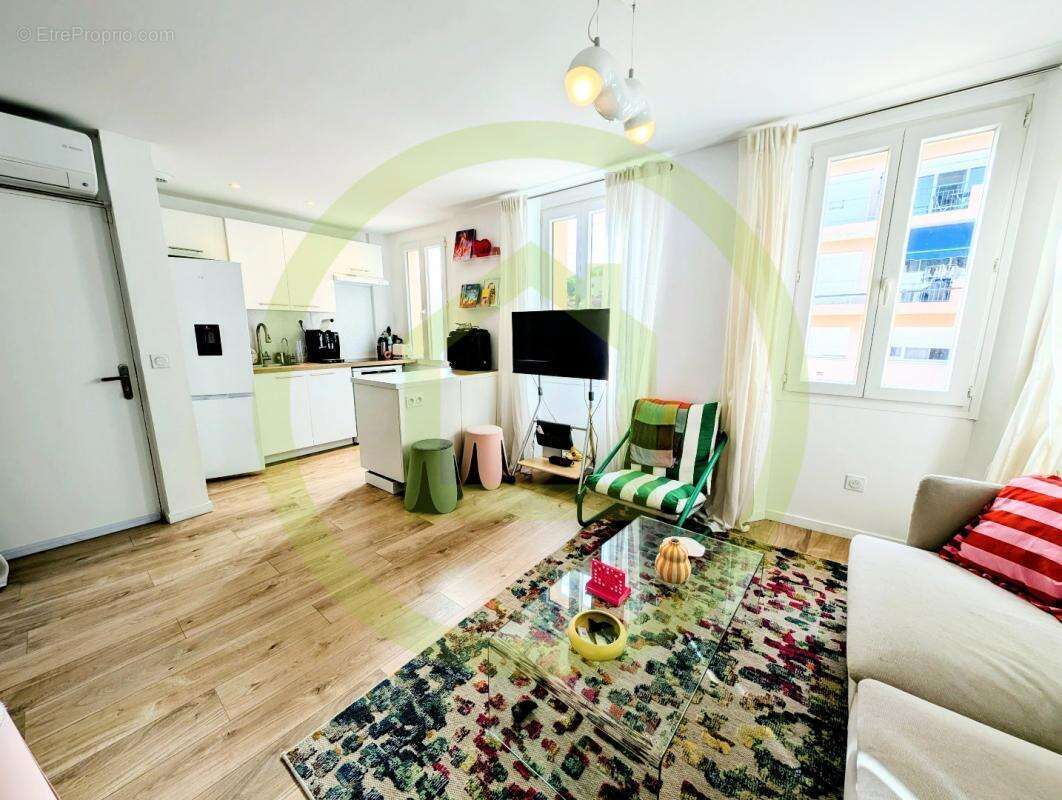 Appartement à VALLAURIS