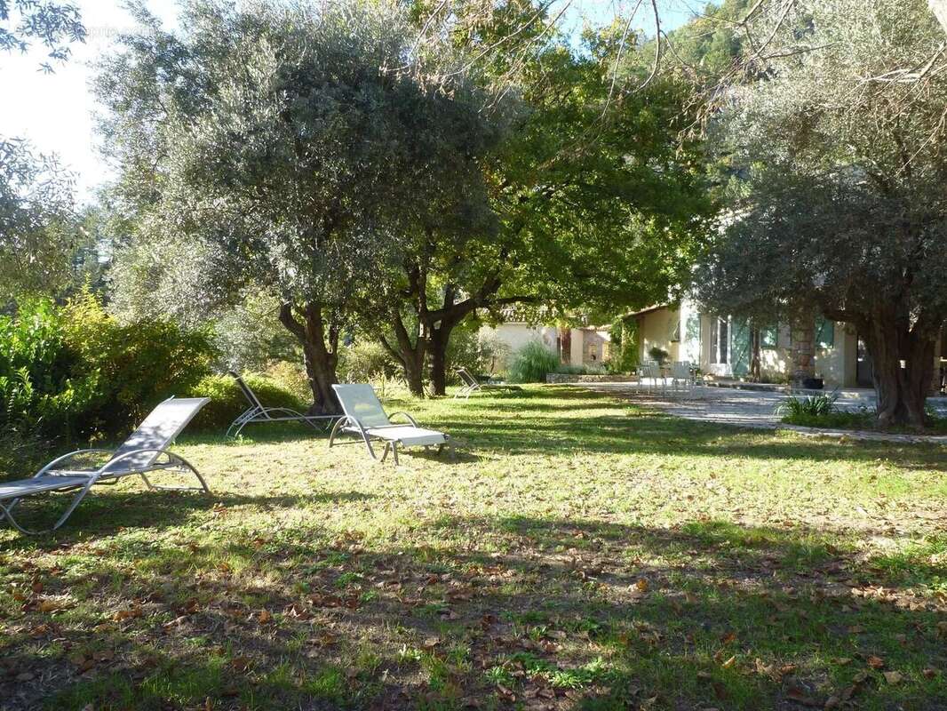 Maison à PUGET-THENIERS