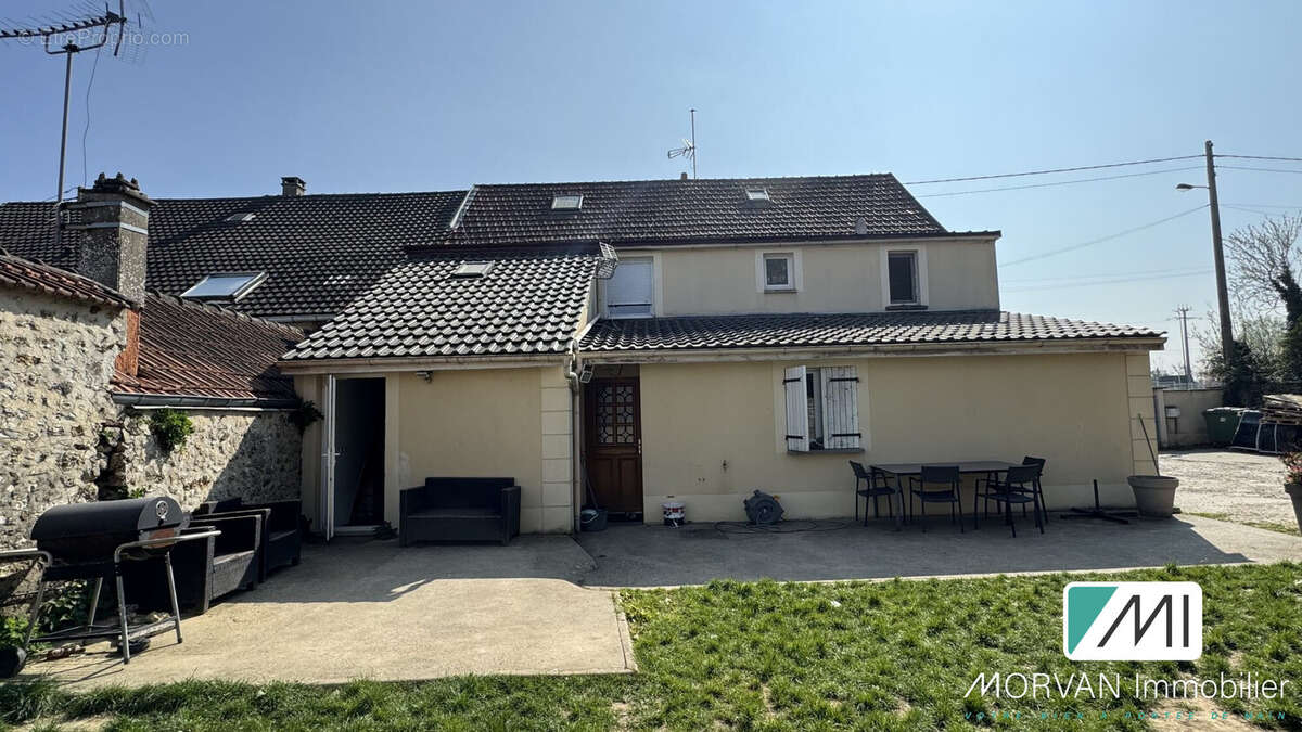 Maison à LES ESSARTS-LE-ROI