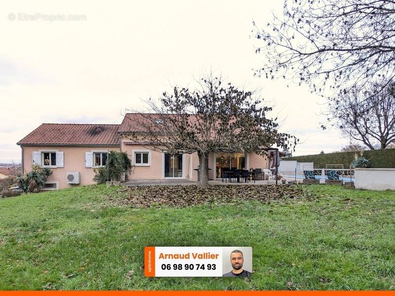 Maison à COMMELLE-VERNAY