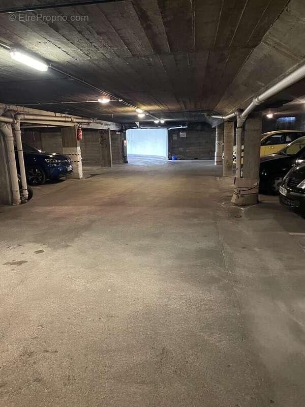 Parking à COURBEVOIE