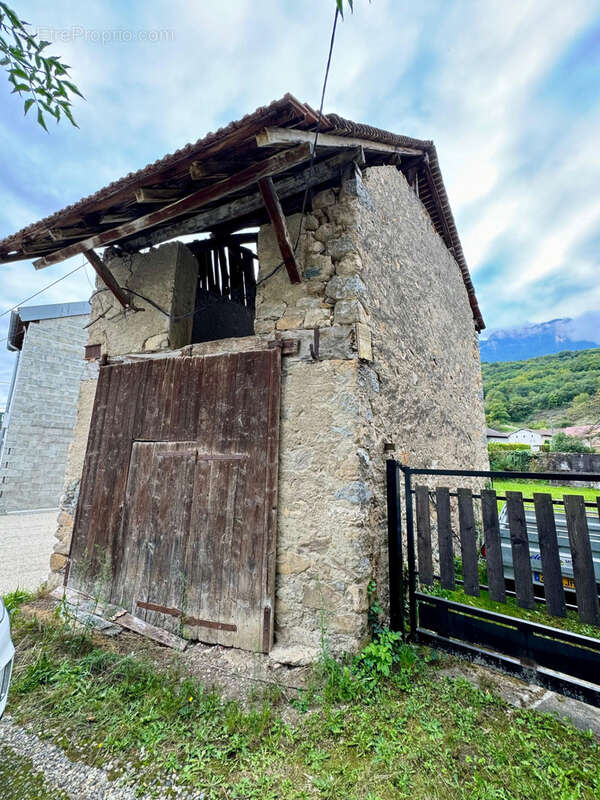 Terrain à CHAPAREILLAN