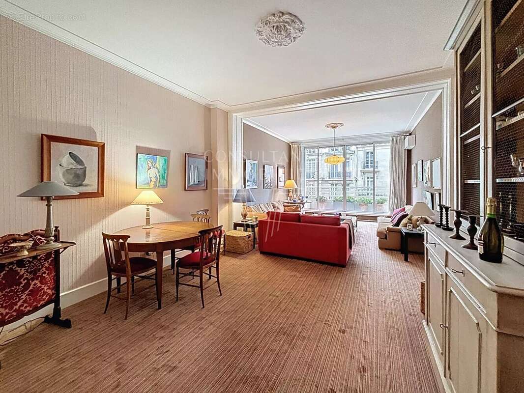Appartement à PARIS-16E