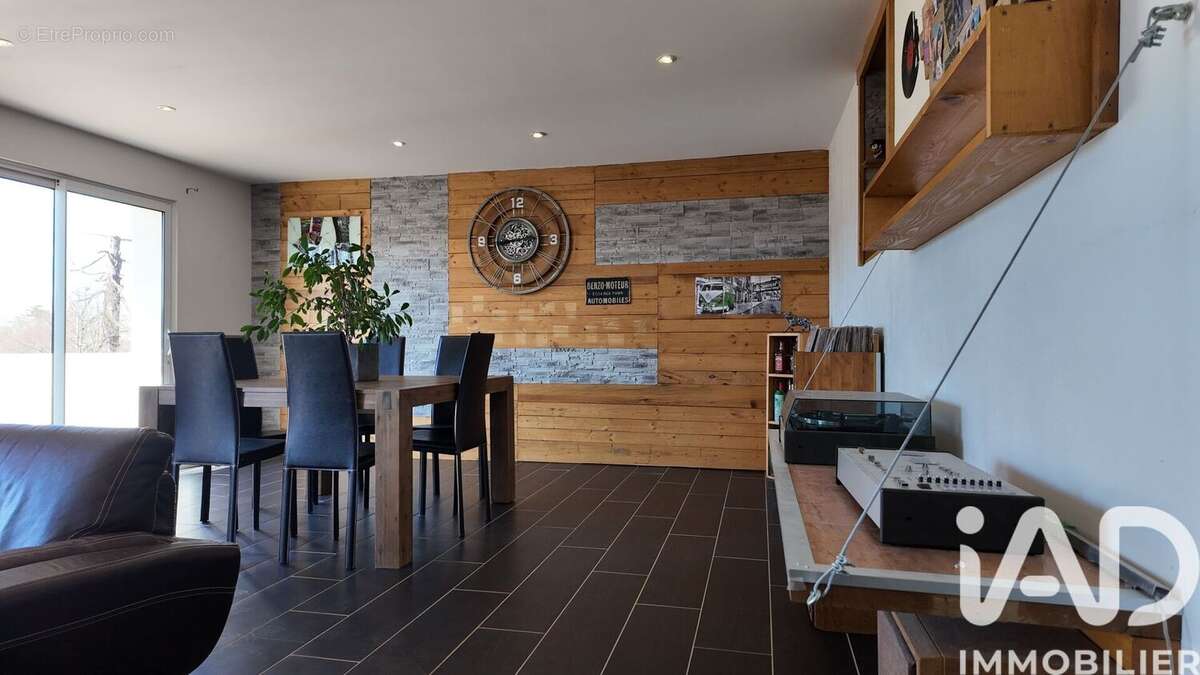 Photo 8 - Appartement à SAINT-JUST-SAINT-RAMBERT