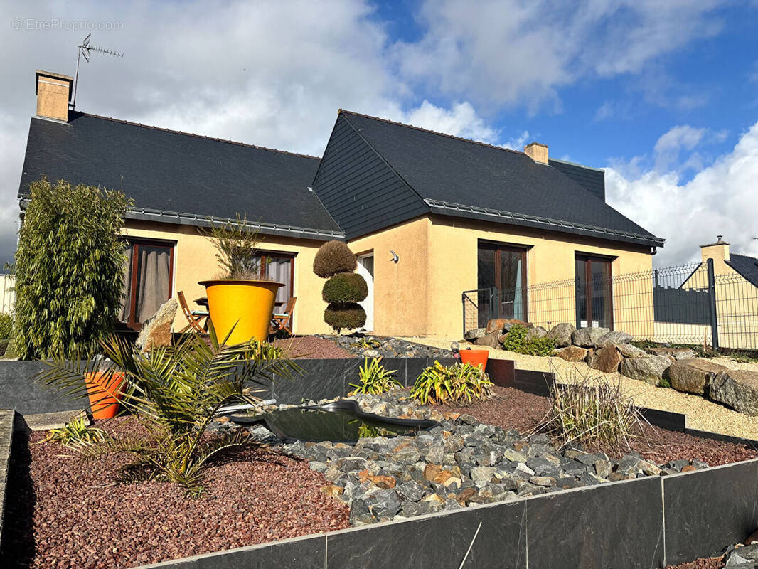 Maison à PLOUGUENAST