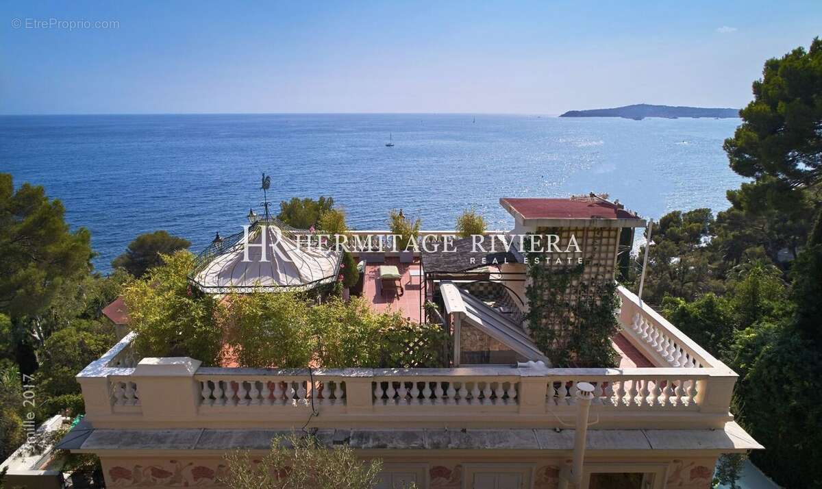 vue 2 de la villa belle époque à vendre à cap-d'ail