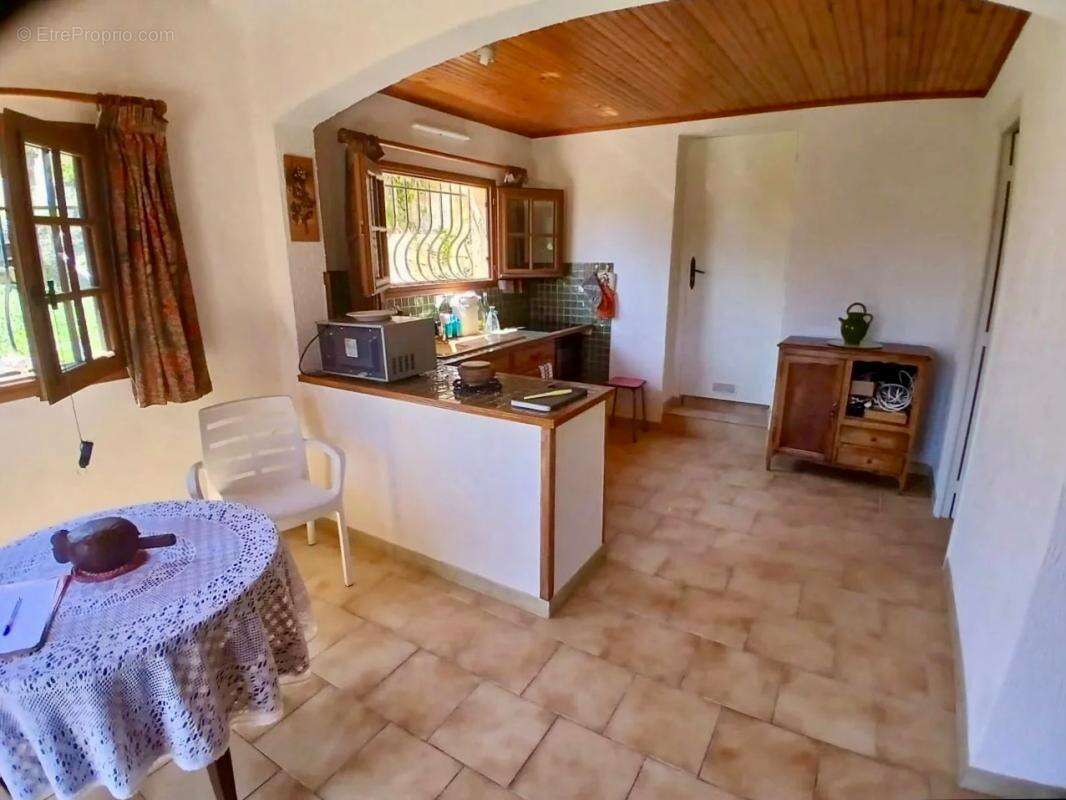 Appartement à TOURRETTE-LEVENS