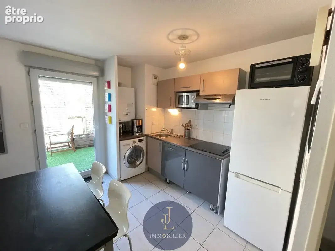 Charmant T3 lumineux avec grande terrasse et double stationnement. - photo 5