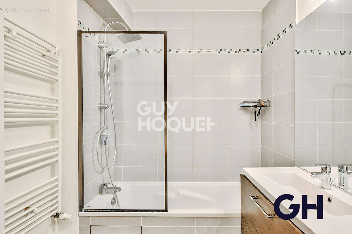 Appartement à MEYZIEU