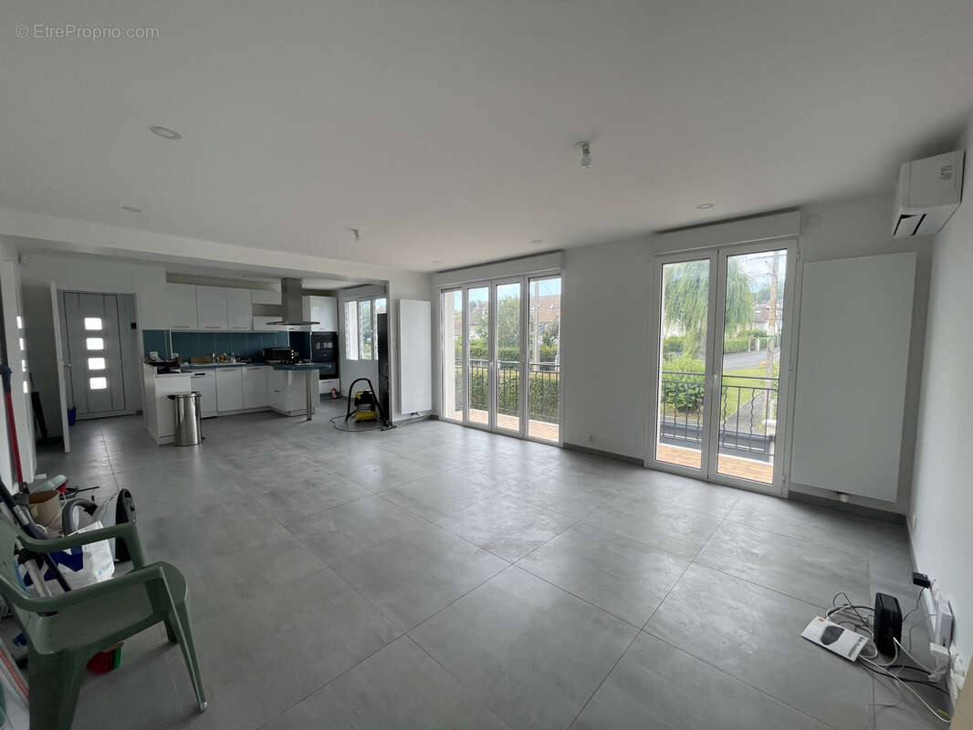 Maison 5 pieces 150m2 entièrement renovée proche centre sur jardin 483m2. - photo 2