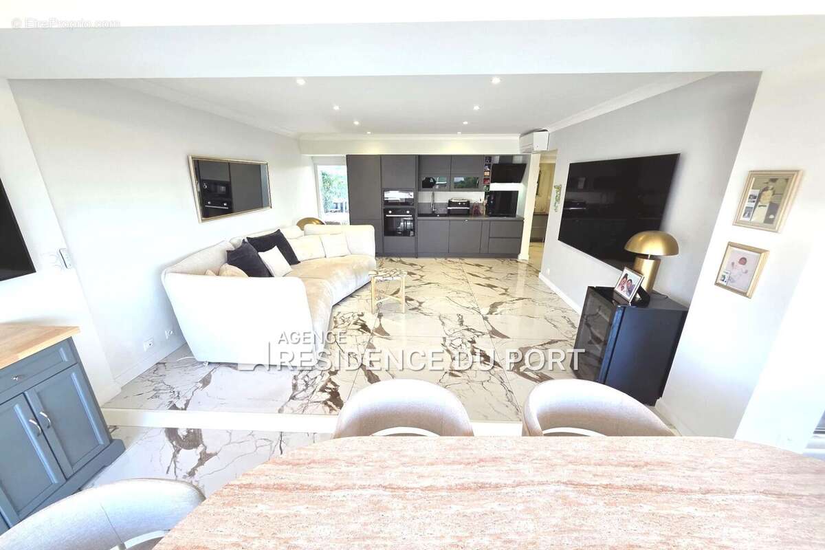 Appartement à MANDELIEU-LA-NAPOULE