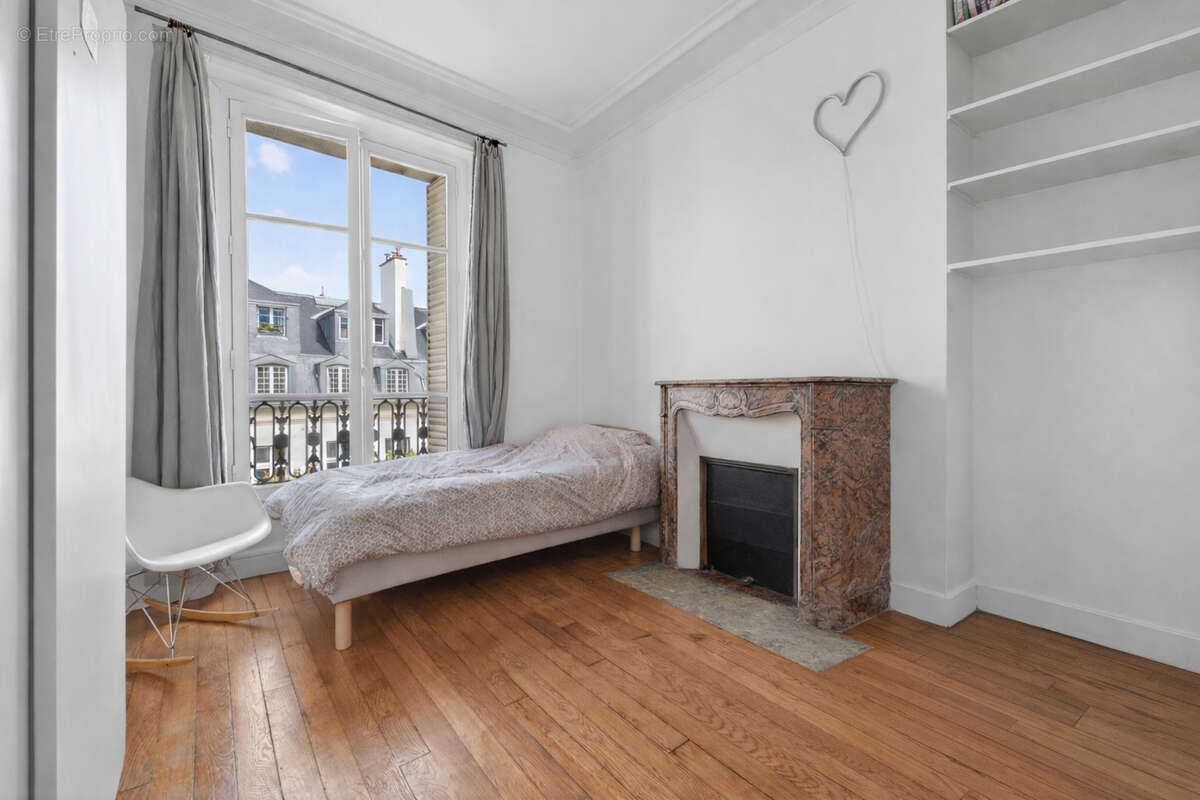 Appartement à PARIS-7E