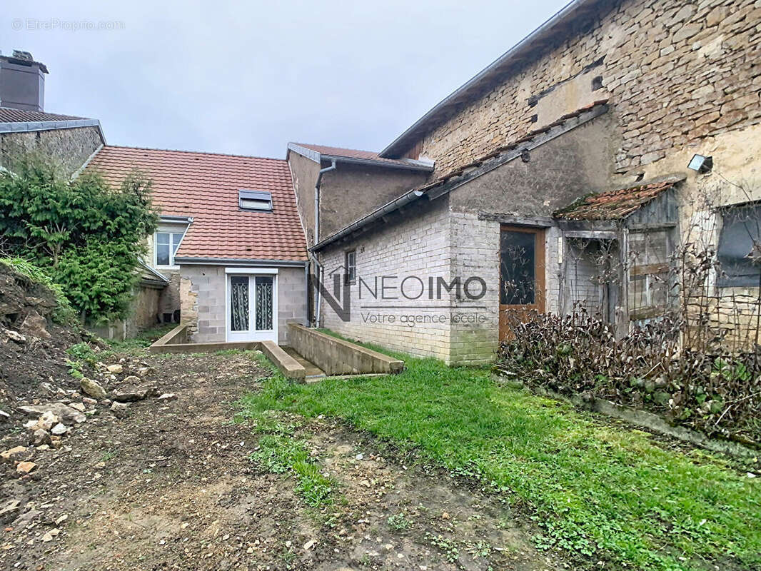Maison à ROUVRES-LA-CHETIVE