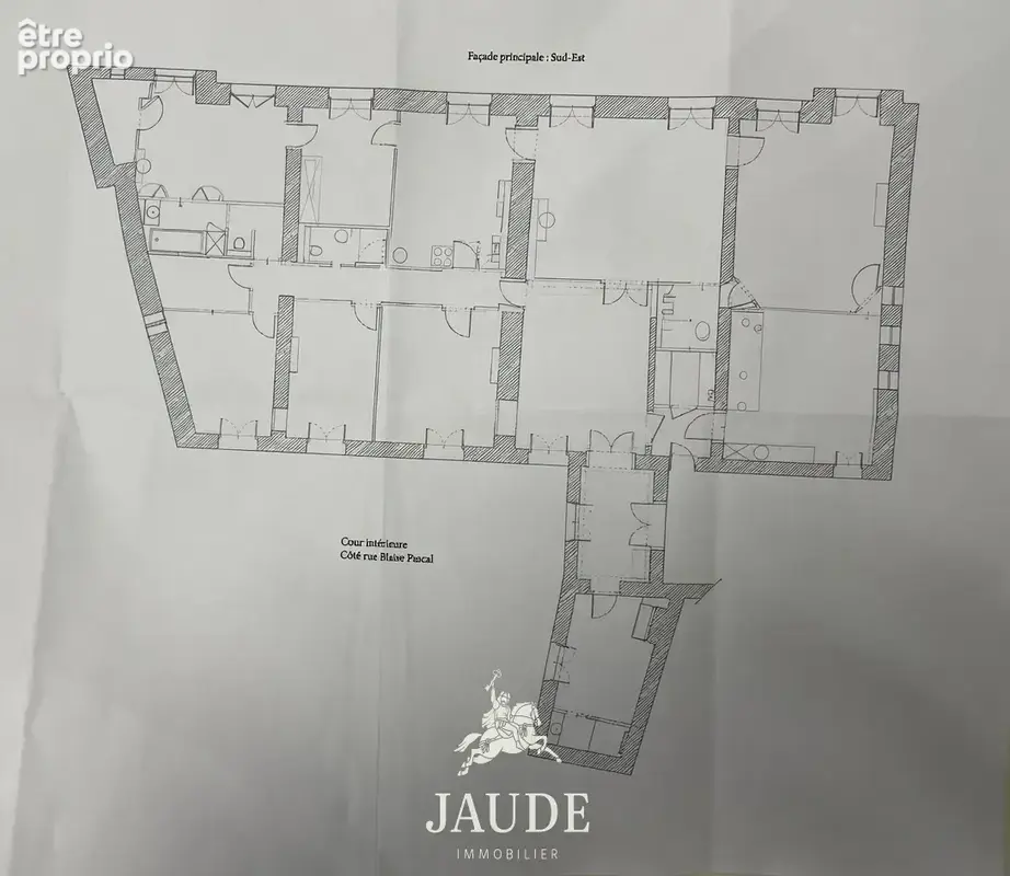 Appartement de caractère de 267,12 m2 au dernier étage avec ascenseur   2 rue Blaise Pascal, Clermont-Ferrand - photo 16