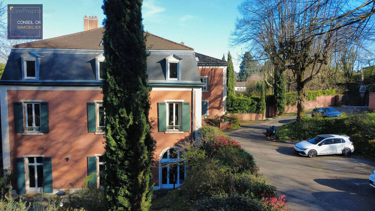 Appartement à COLLONGES-AU-MONT-D'OR