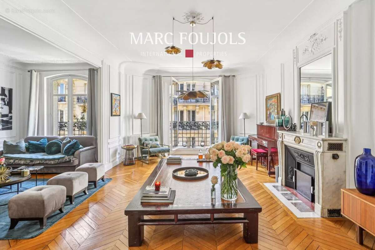 Appartement à PARIS-16E