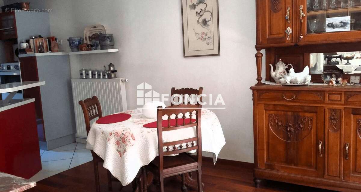 Appartement à CHATEL-SAINT-GERMAIN