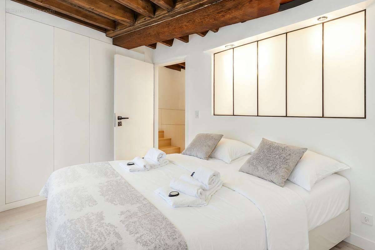 Appartement à PARIS-1E