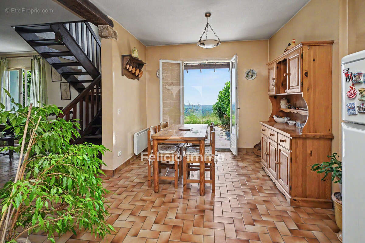 Maison à CHATEAUNEUF-GRASSE