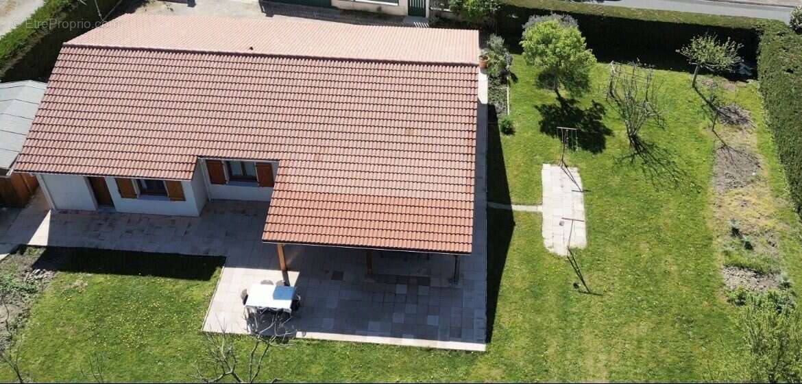 Maison à MEZERIAT