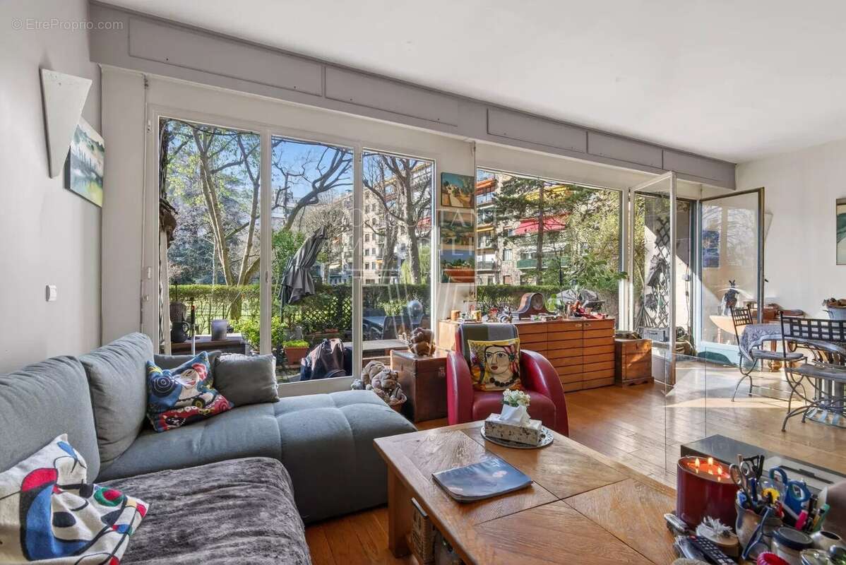 Appartement à NEUILLY-SUR-SEINE