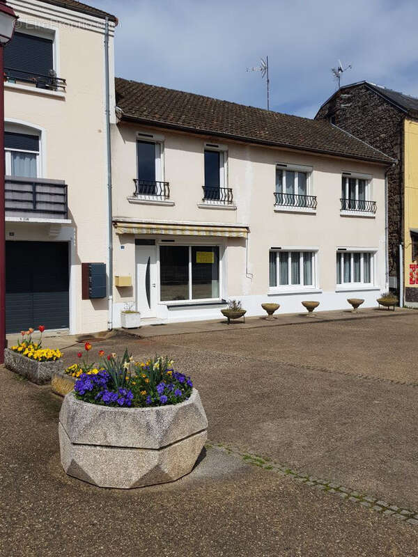 Maison à LE MAYET-DE-MONTAGNE