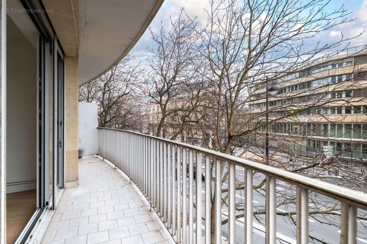 Appartement à PARIS-14E