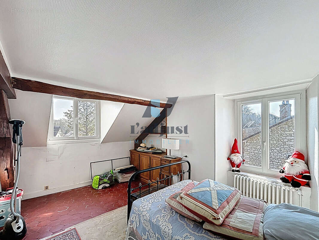 Maison à SAINT-PIERRE-LES-NEMOURS