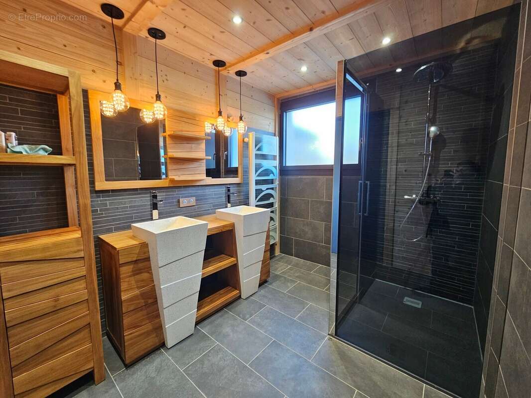 Maison à SAINT-ETIENNE-DU-BOIS