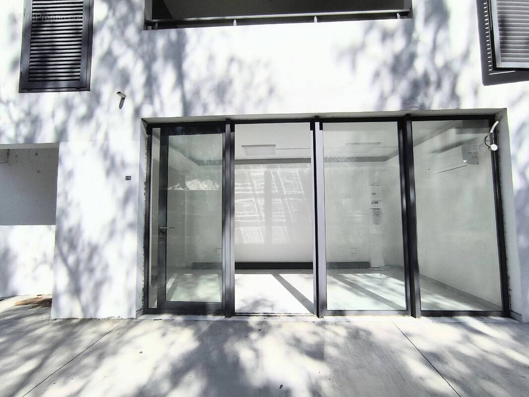 Commerce à SAINT-PIERRE