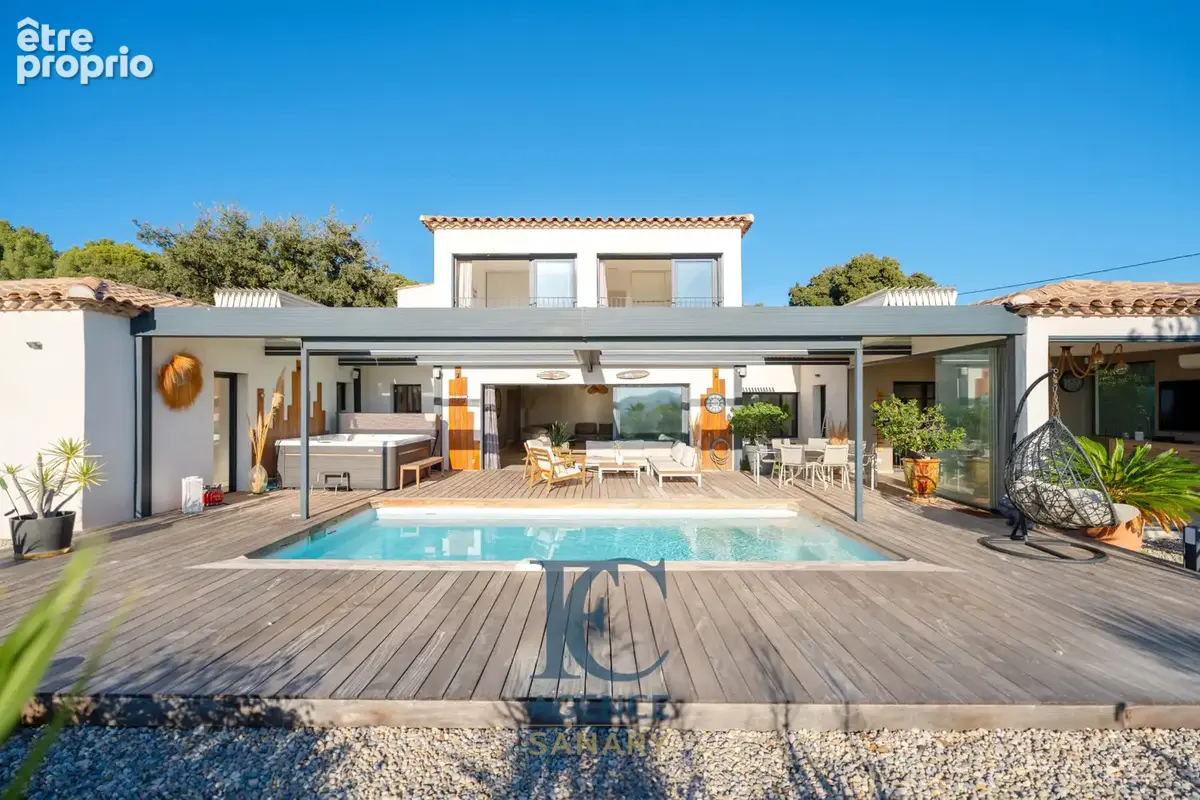 Propriété de 300 m2 avec magnifique vue mer - photo 3